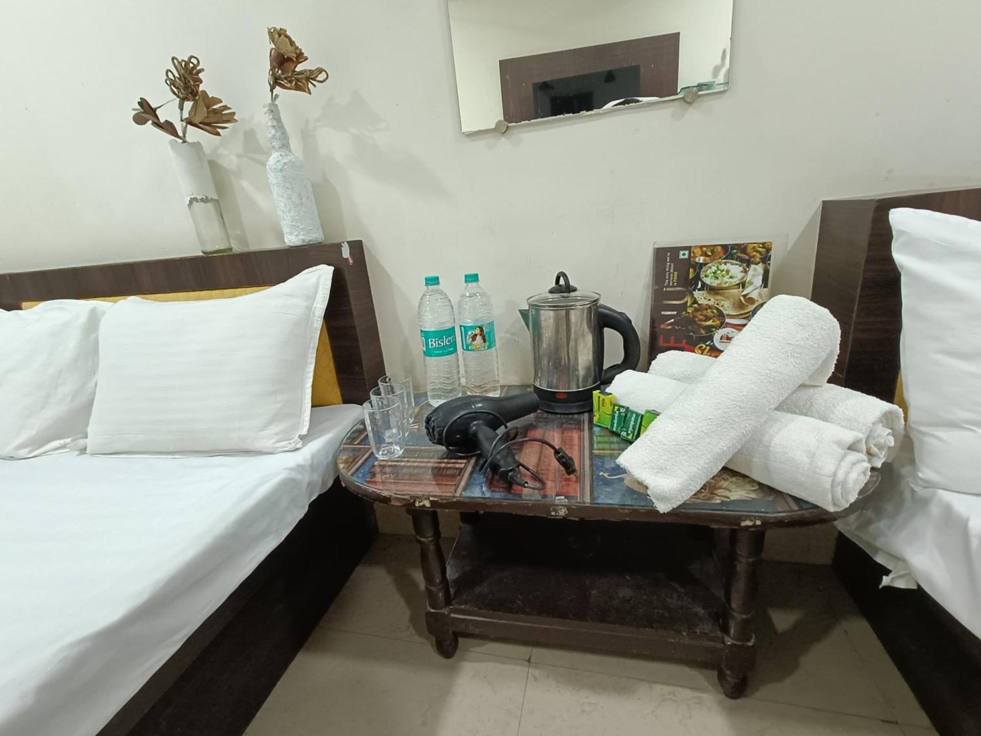 Treebo Yatri Grah Kshipra T Hotel Ujjain Bagian luar foto