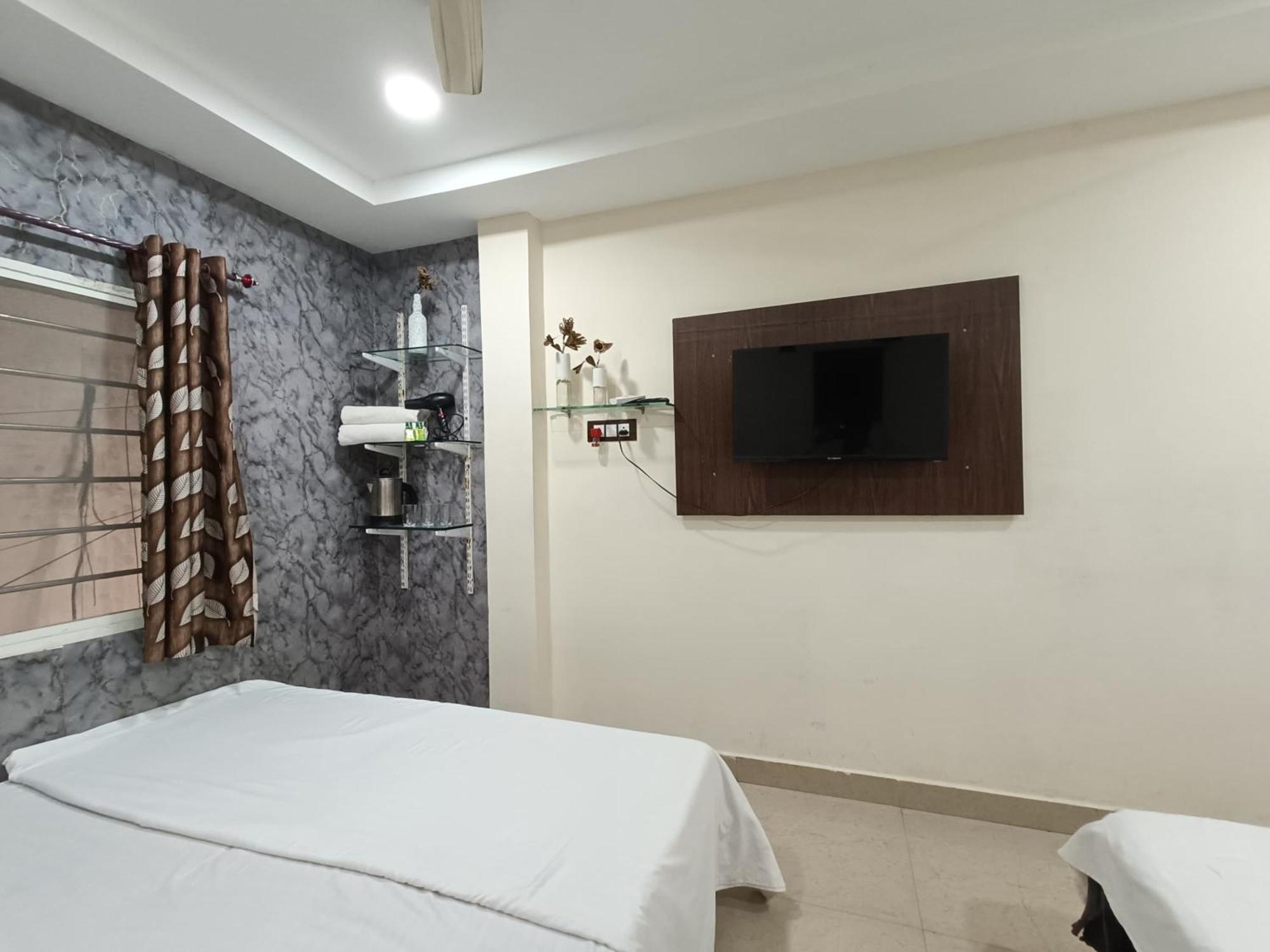 Treebo Yatri Grah Kshipra T Hotel Ujjain Bagian luar foto