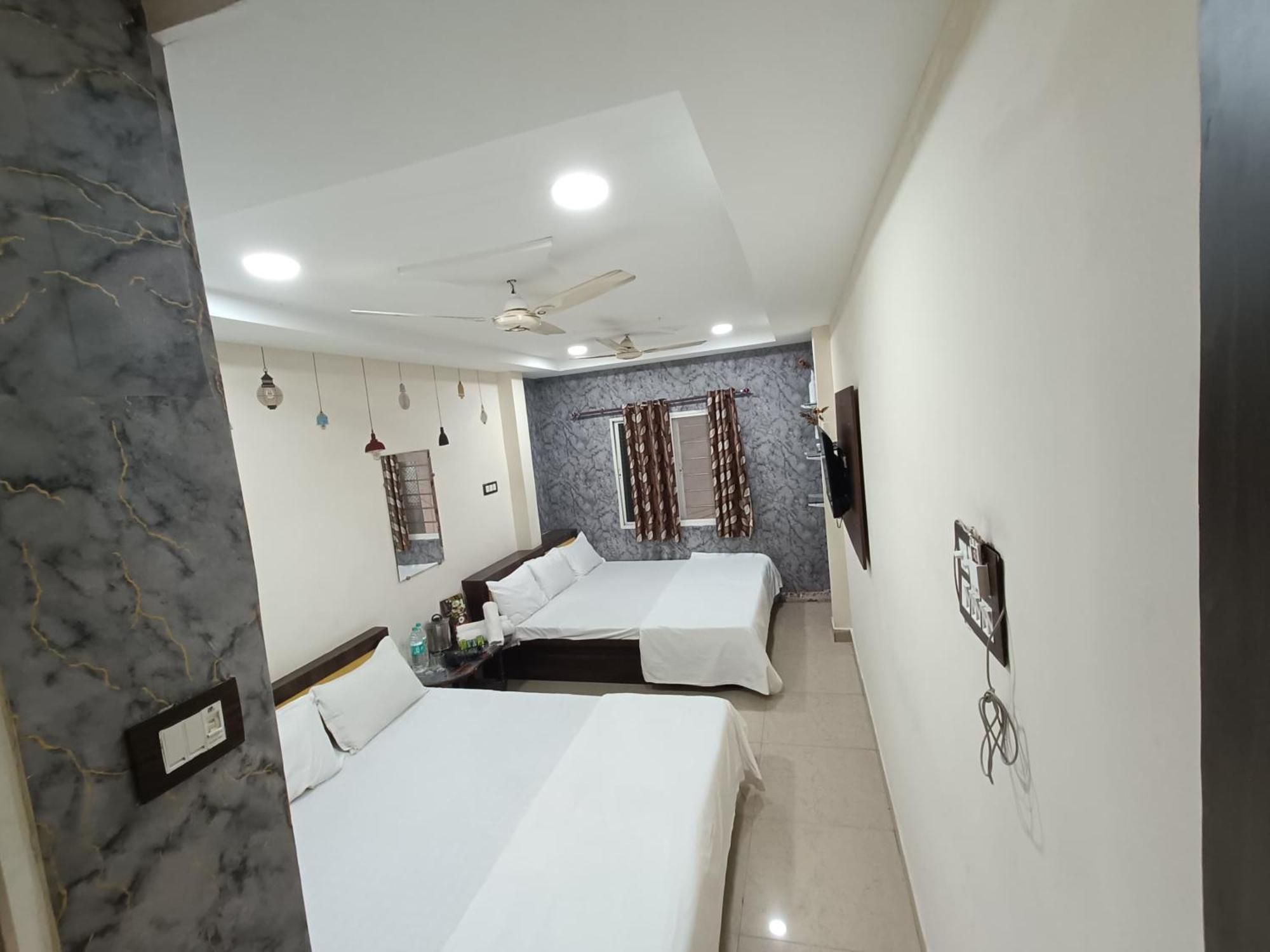 Treebo Yatri Grah Kshipra T Hotel Ujjain Bagian luar foto