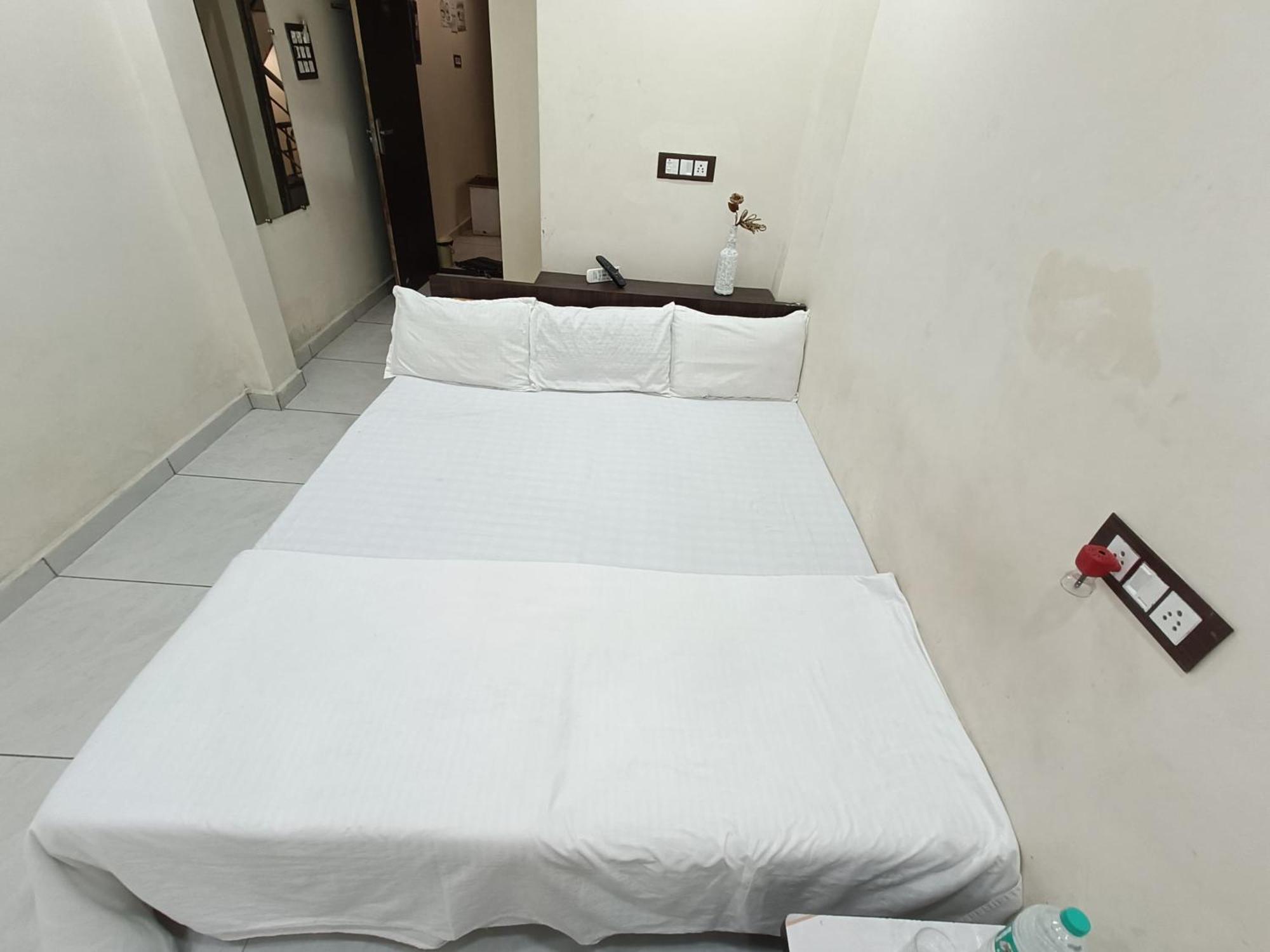Treebo Yatri Grah Kshipra T Hotel Ujjain Bagian luar foto