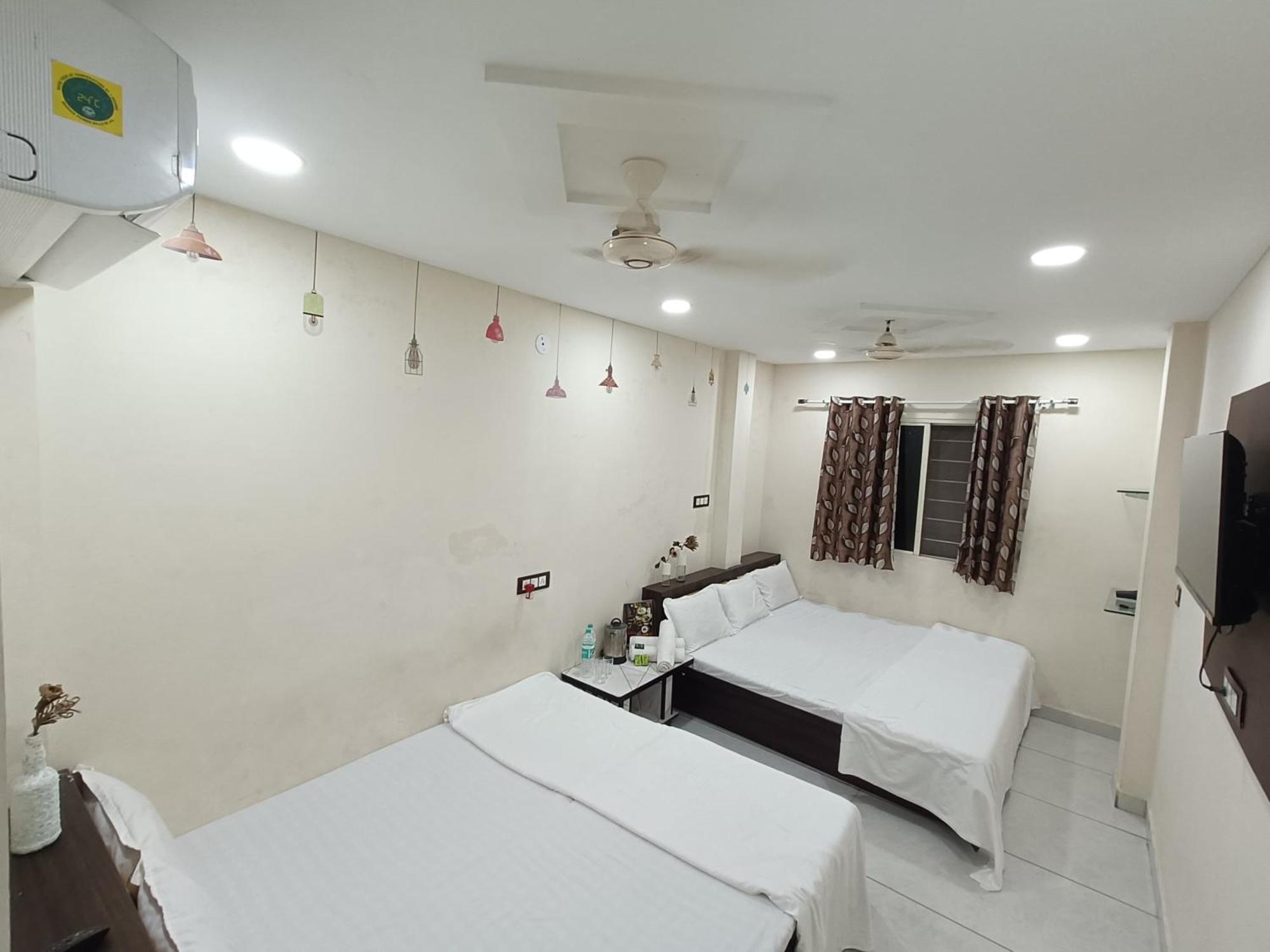 Treebo Yatri Grah Kshipra T Hotel Ujjain Bagian luar foto