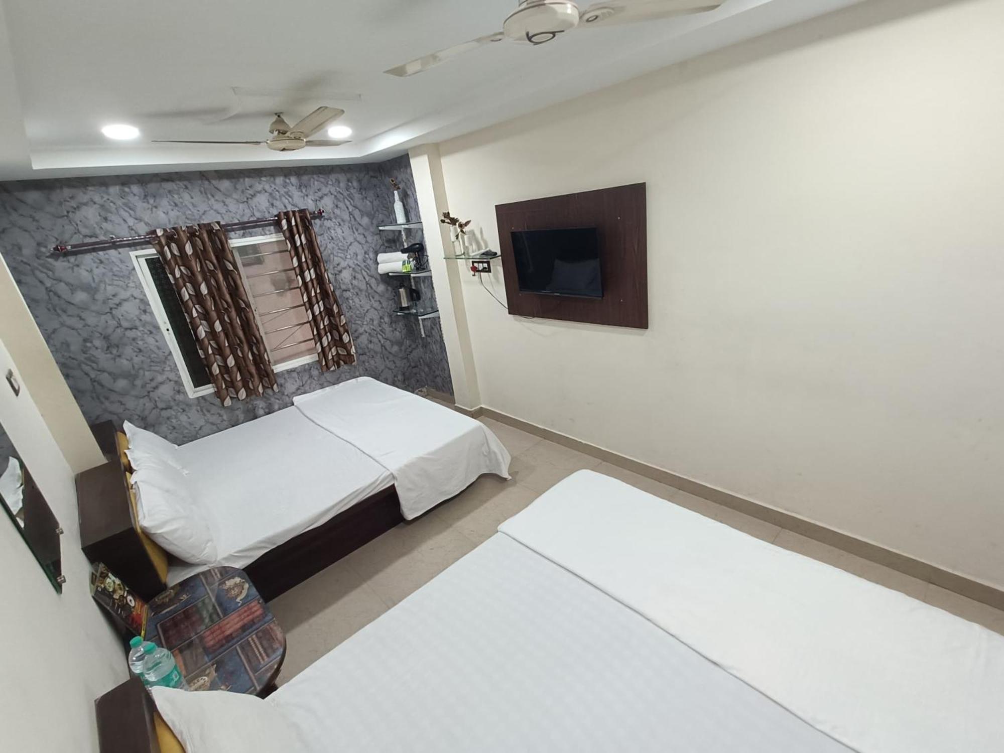 Treebo Yatri Grah Kshipra T Hotel Ujjain Bagian luar foto