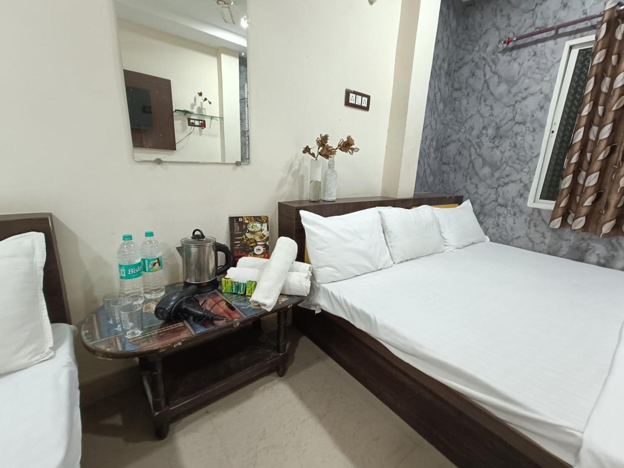 Treebo Yatri Grah Kshipra T Hotel Ujjain Bagian luar foto
