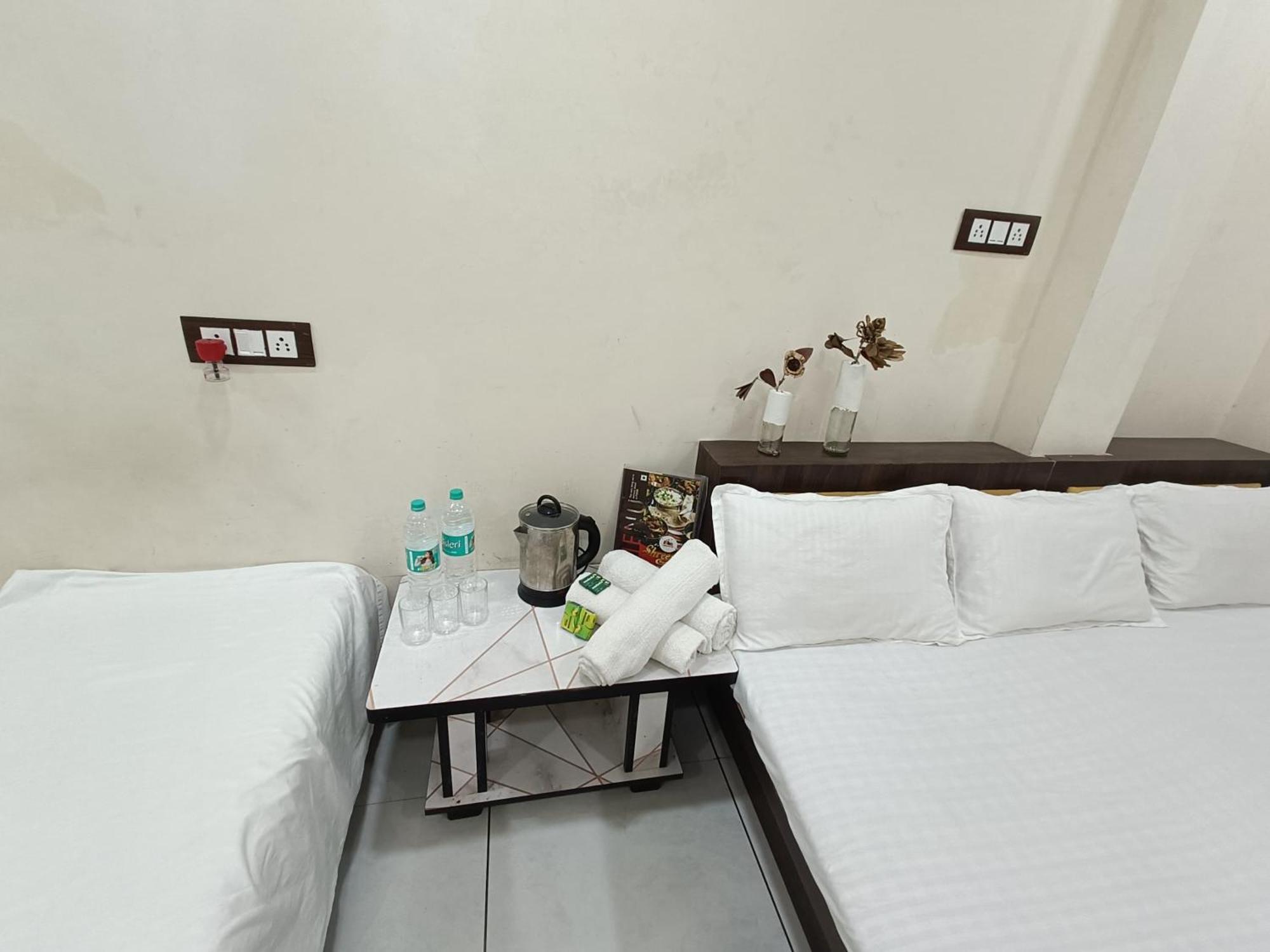 Treebo Yatri Grah Kshipra T Hotel Ujjain Bagian luar foto
