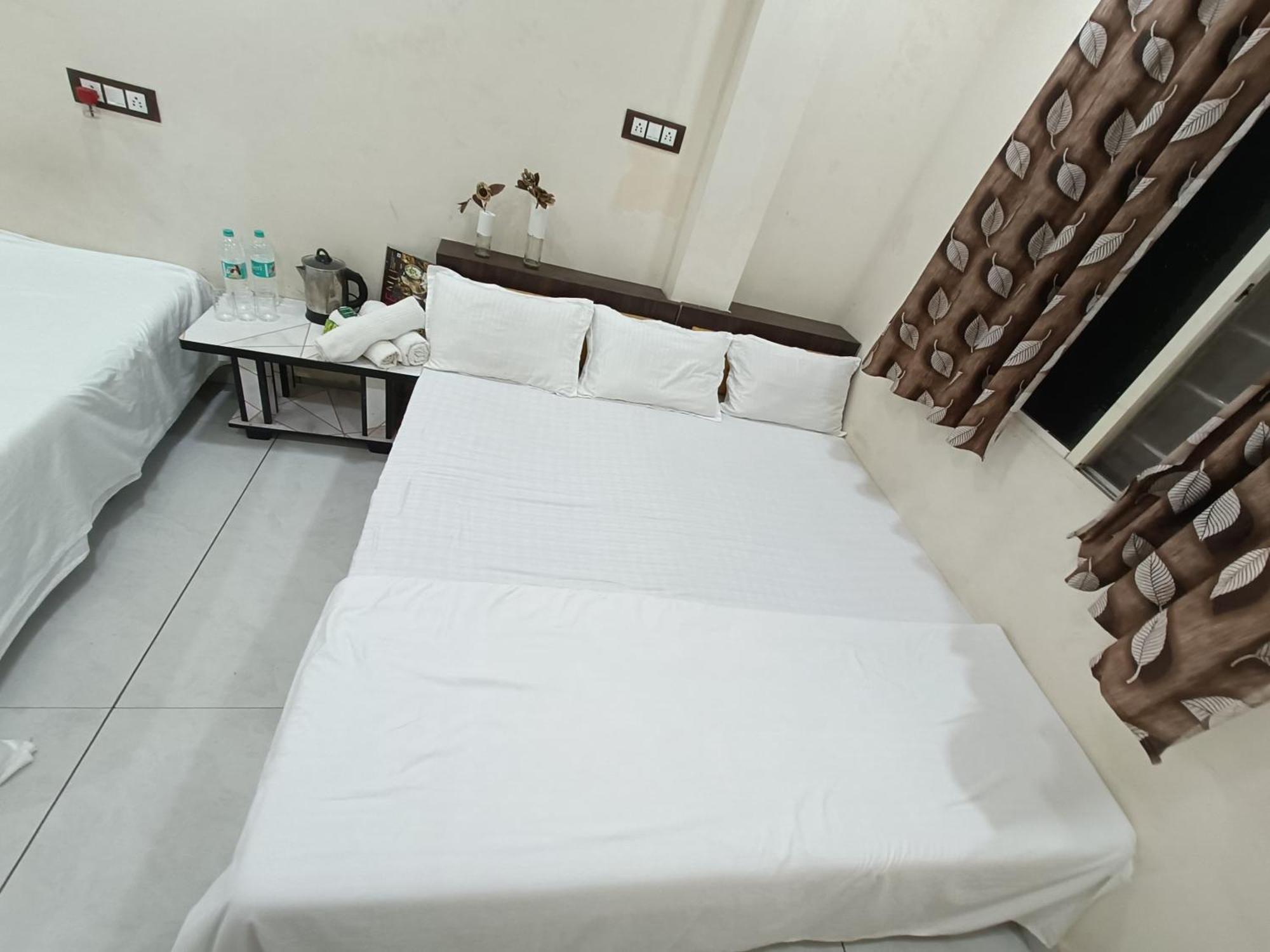 Treebo Yatri Grah Kshipra T Hotel Ujjain Bagian luar foto