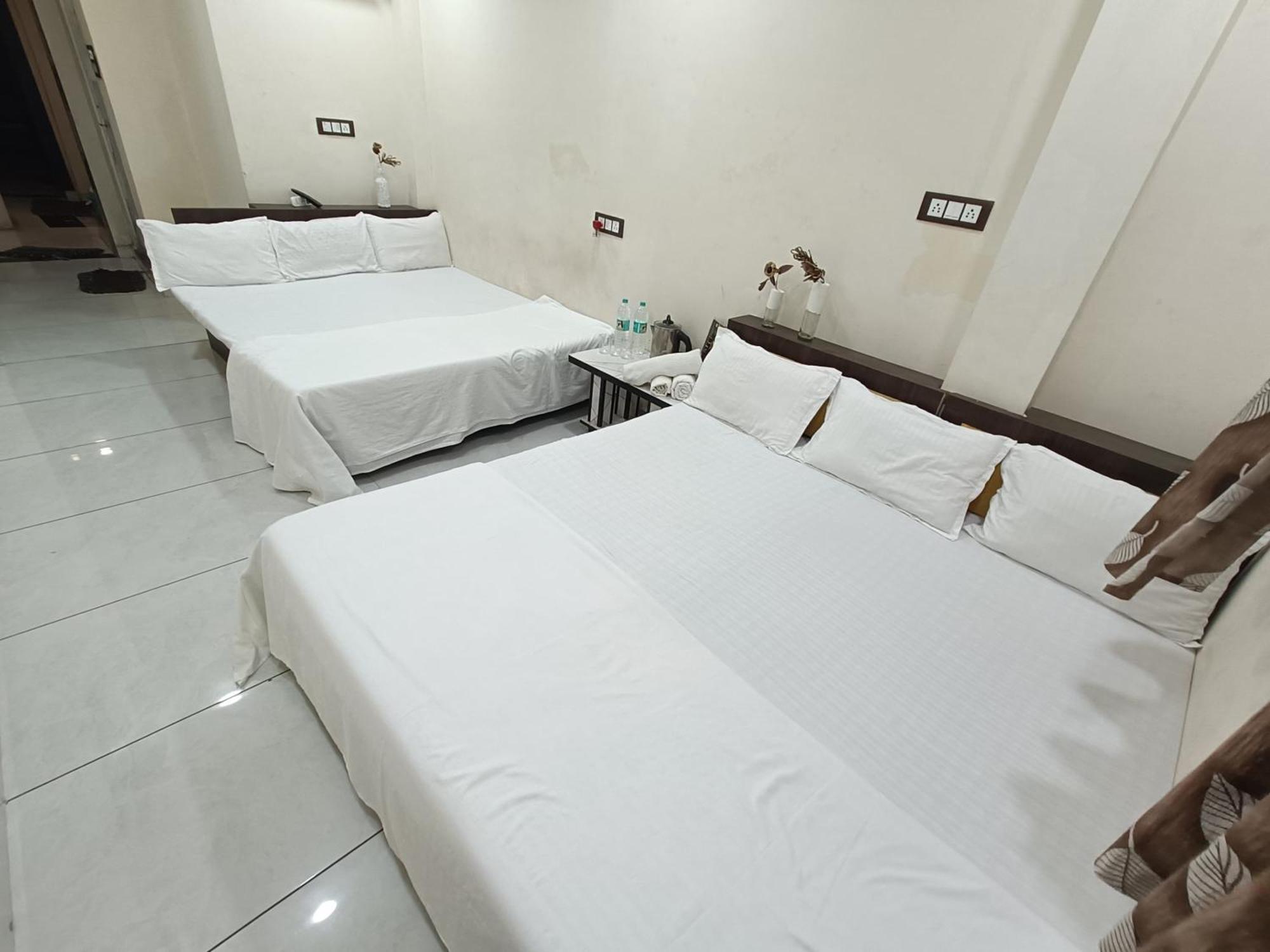 Treebo Yatri Grah Kshipra T Hotel Ujjain Bagian luar foto