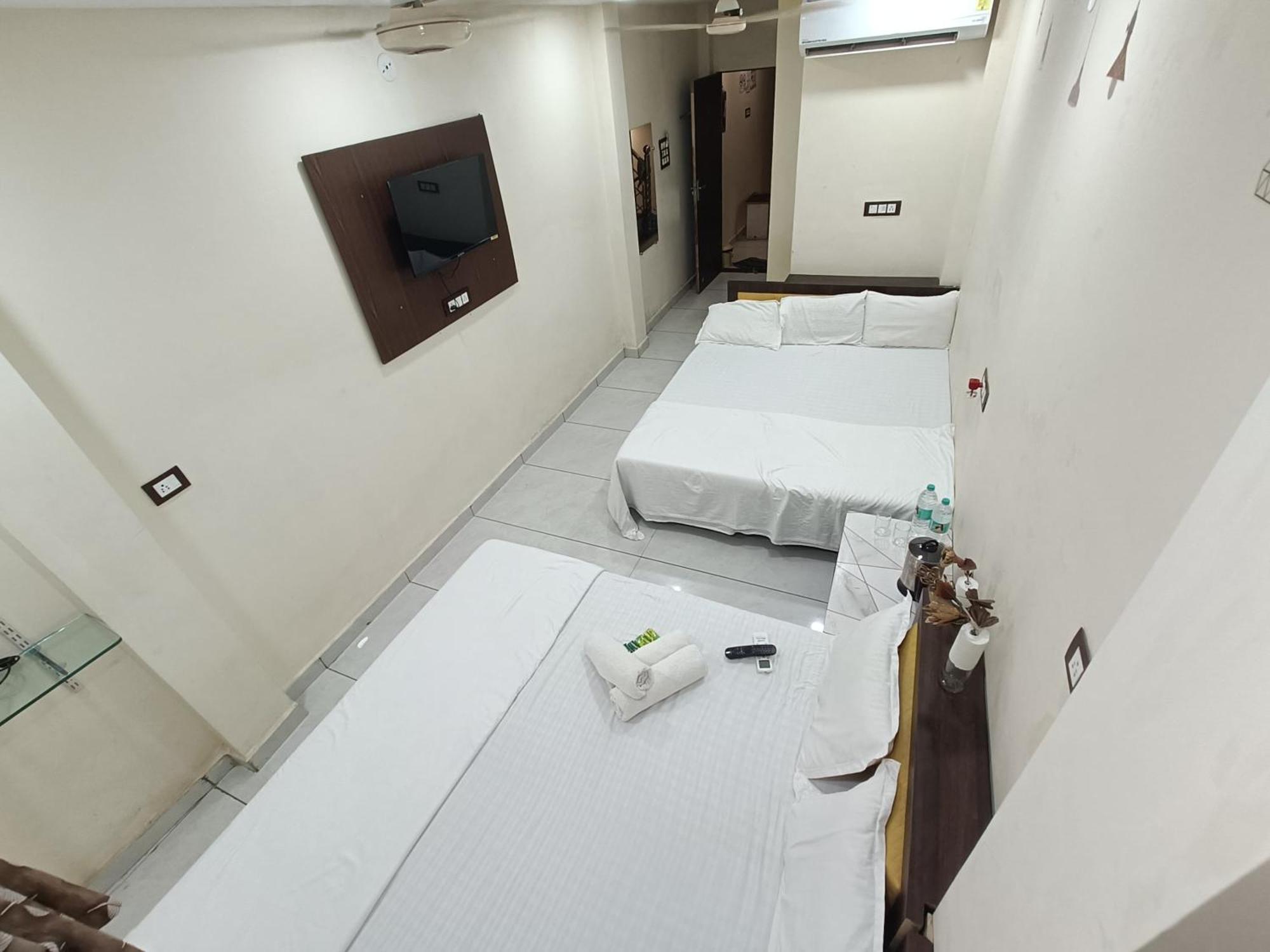 Treebo Yatri Grah Kshipra T Hotel Ujjain Bagian luar foto