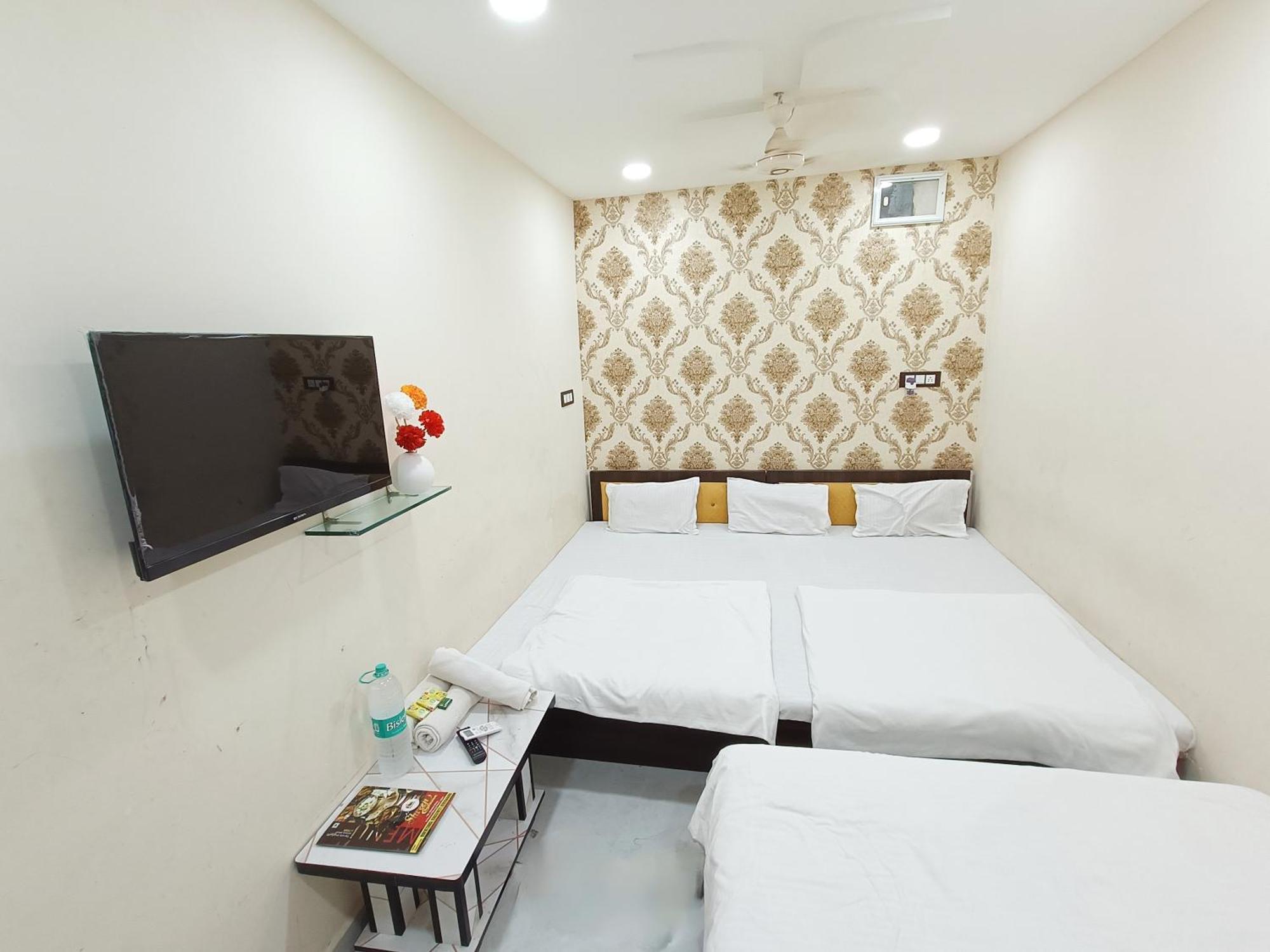 Treebo Yatri Grah Kshipra T Hotel Ujjain Bagian luar foto