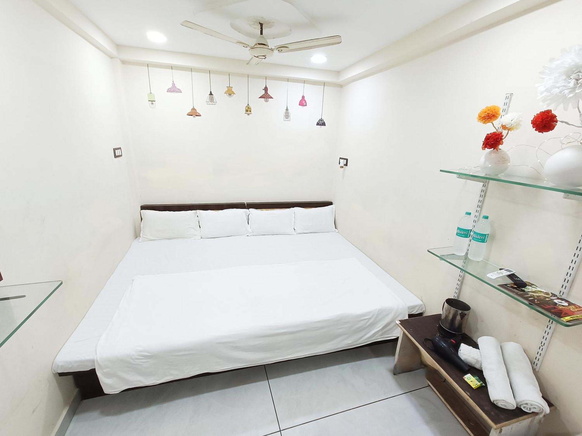 Treebo Yatri Grah Kshipra T Hotel Ujjain Bagian luar foto